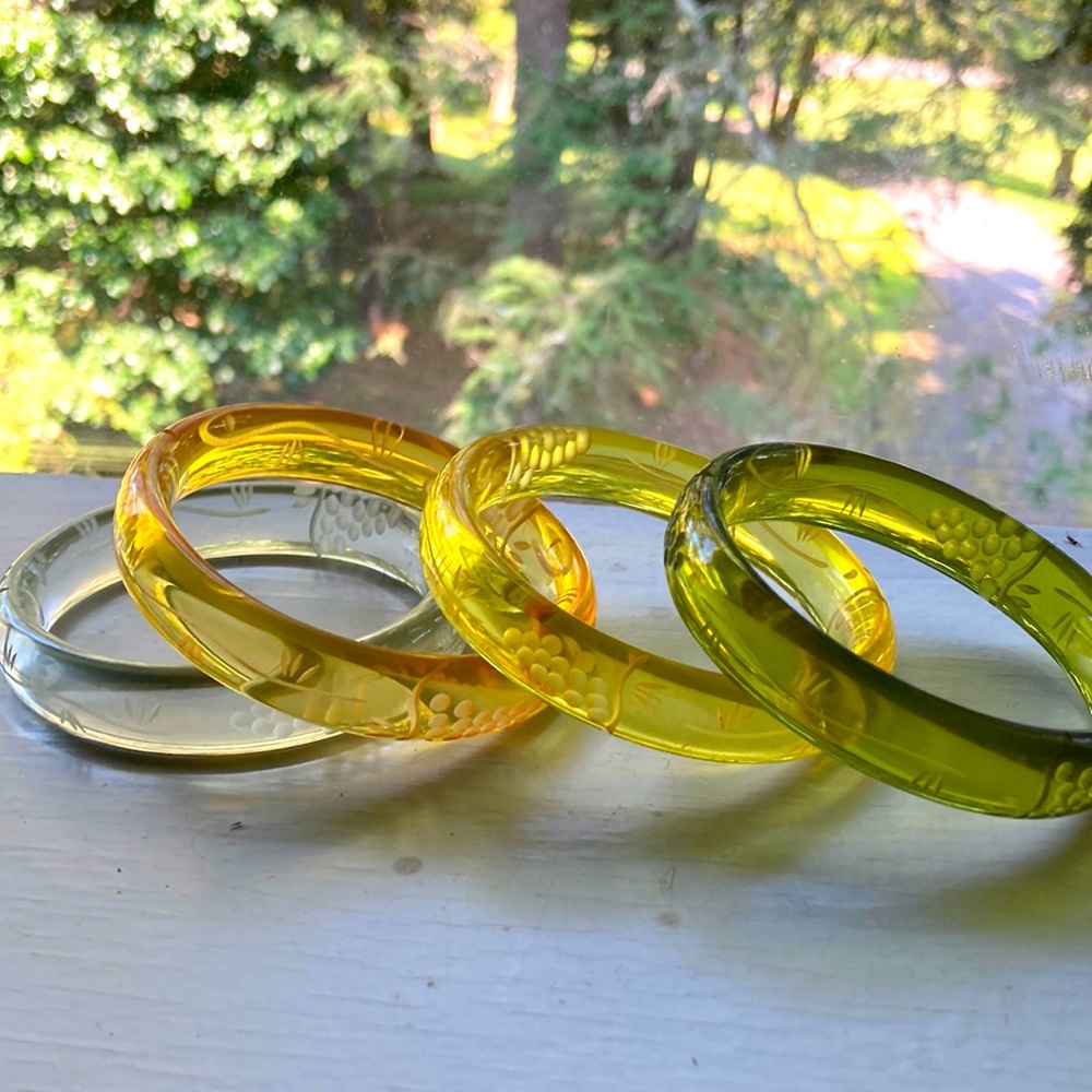 Lot of four (4) Vintage Lucite Bangle Bracelets, 60’s Clear, Reverse Carved